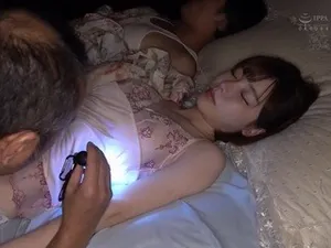 Cho cô vợ sắp cưới đi làm thư ký để chi trả khoản nợ và cái kết