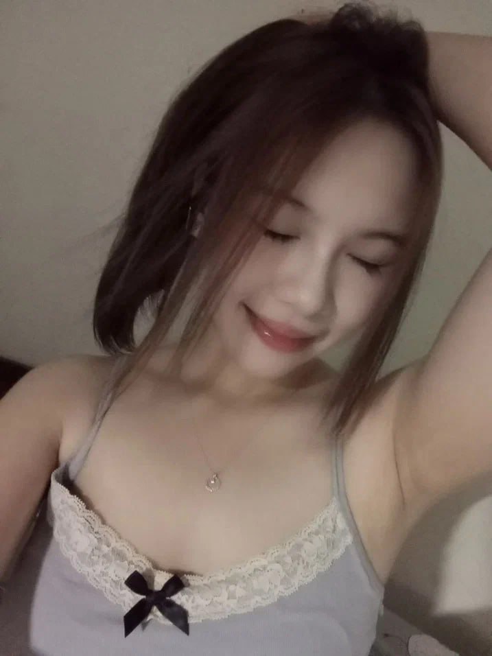 Cô gái trinh nữ nhỏ xuất tinh nhiều lần trong vài giây